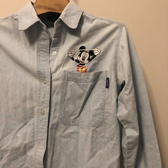 VINTAGE MICKEY MOUSE LIGHT WASH BUTTON DOWN - Picture 2 of 7
